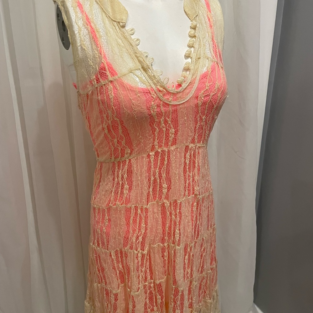 FREE PEOPLE CORAL/CREME LACE FITTED TIE BACK DRESS S/S